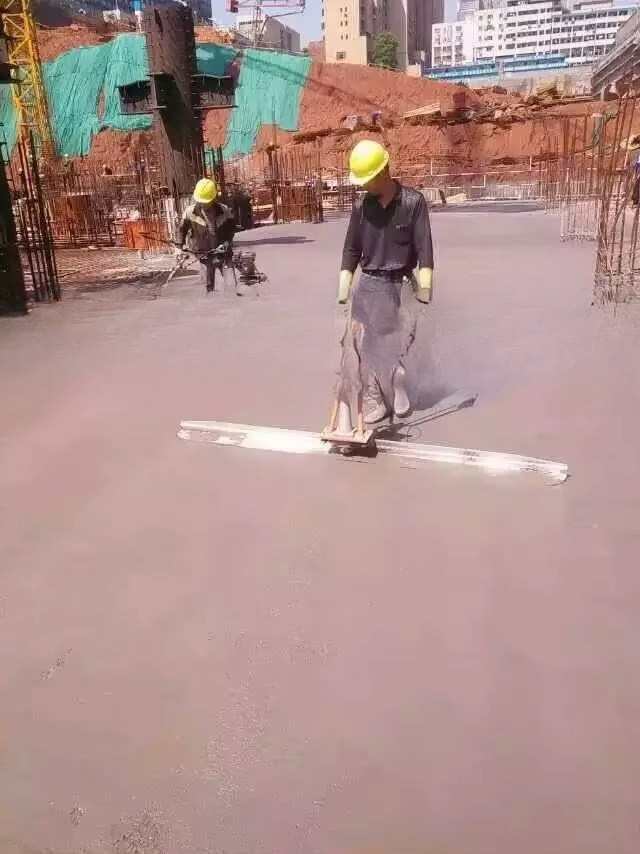 豪華な品質の高効率ガスコンクリート振動ルーラー床電動スクリー - Concrete Screed Vibrator のレビューと価格